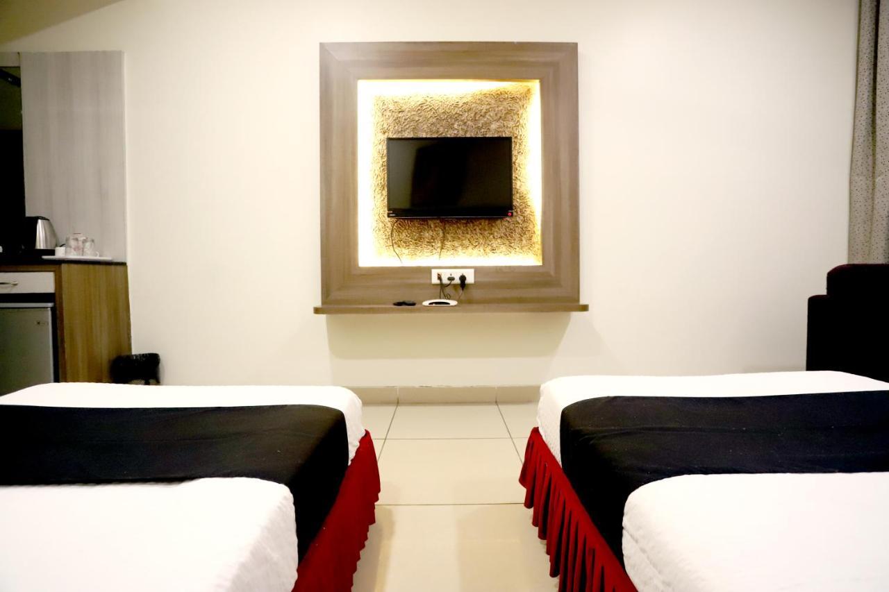 Hotel Blue Pearl Bhopal Exterior foto