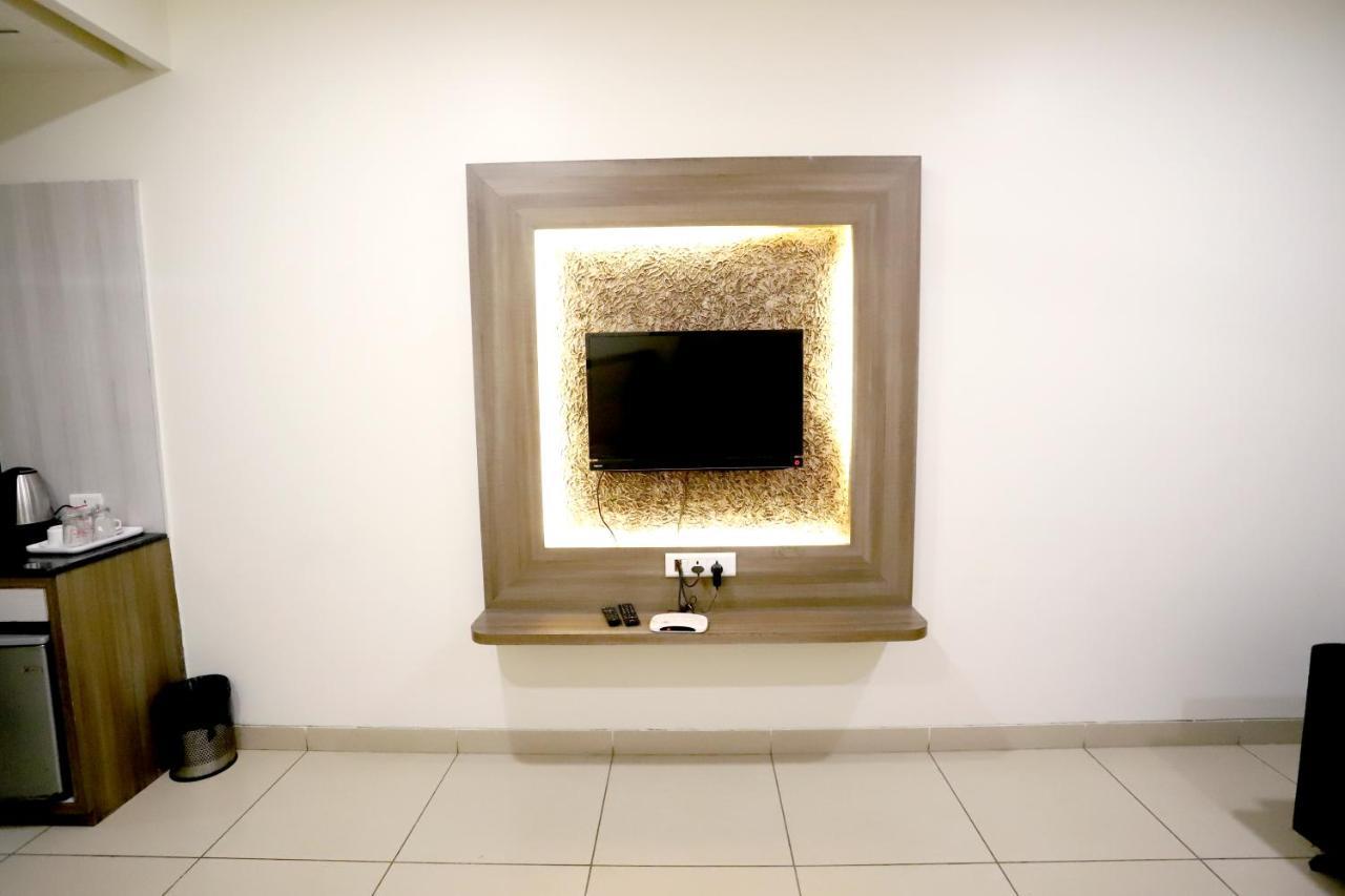 Hotel Blue Pearl Bhopal Exterior foto